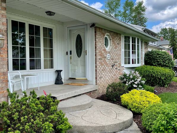 23 Mapleleaf Dr