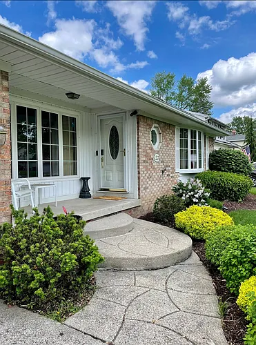 23 Mapleleaf Dr Photo 1