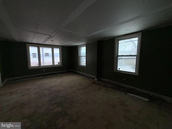 3rd image of 1819 Armstrong Valley Rd