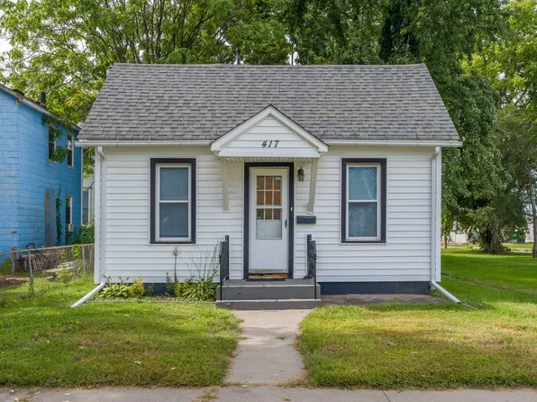 417 37th St, Moline, IL 61265