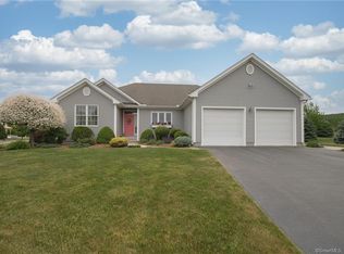 69 Harvest Ln, Manchester, CT 06040