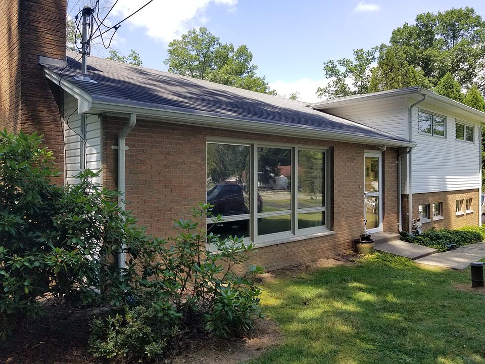 Big windows & brick front