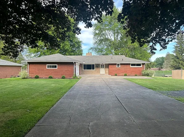 780 Crestwood Dr, Brookfield, OH 44403