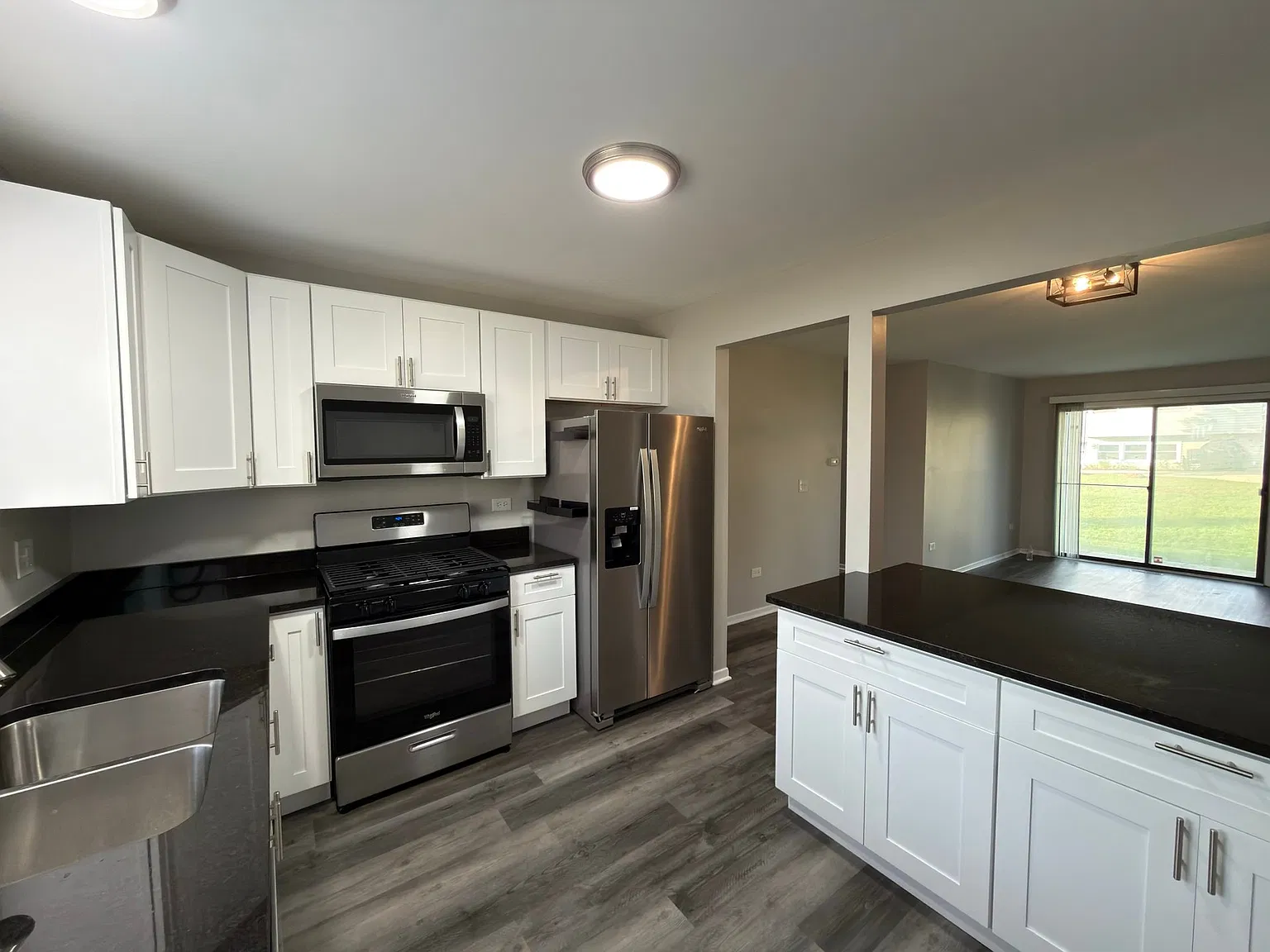 2 bed, 1200 sqft, $2,200 — Photo 2