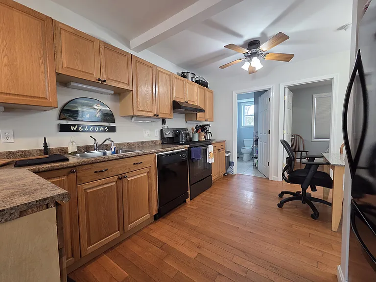 326 Long Sands Rd #B — Photo 5