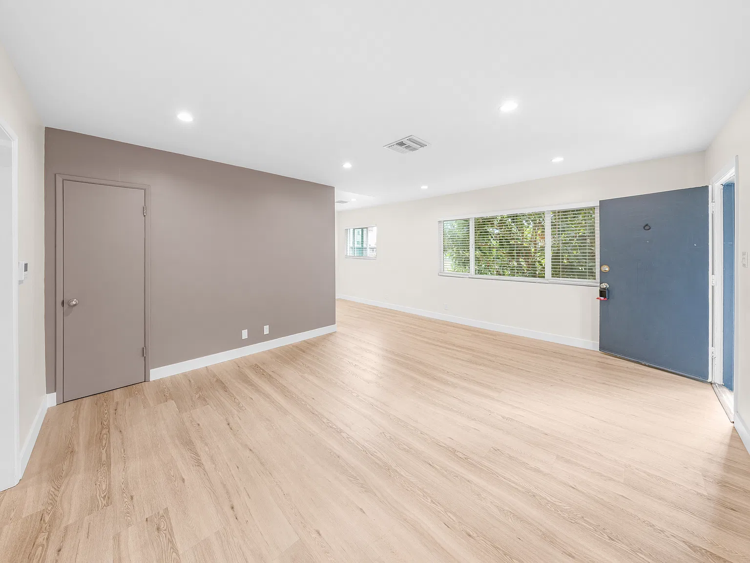 2 bed, 800 sqft, $2,600 — Photo 3