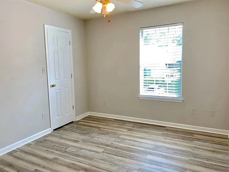 2208 Timberwood Cir S — Photo 25