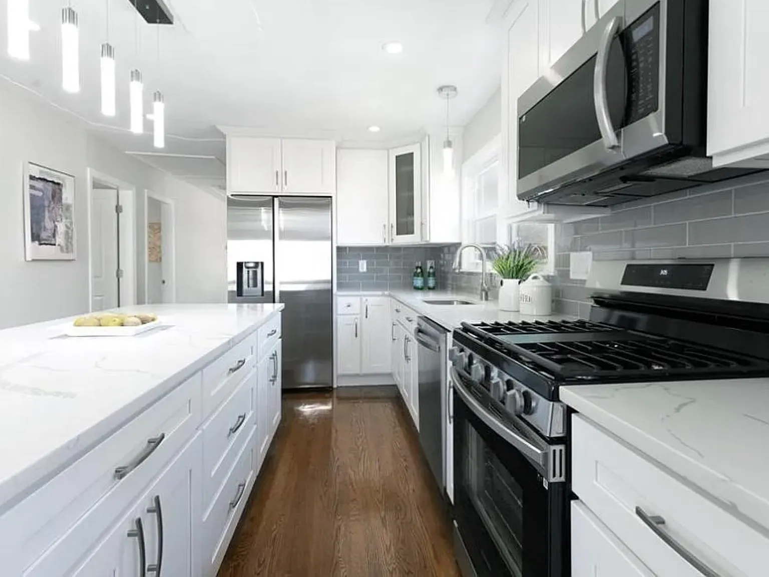 3 bed, 2.0 bath, 1400 sqft, $3,500 — Photo 4