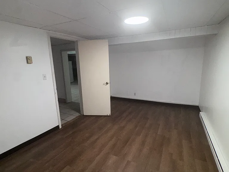 174 Carey Ave #BASEMENT — Photo 3