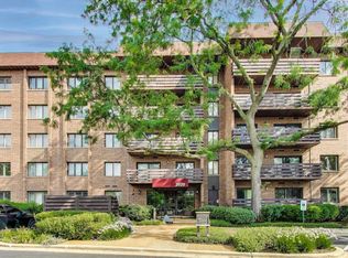 2020 Chestnut Ave APT 312, Glenview, IL 60025