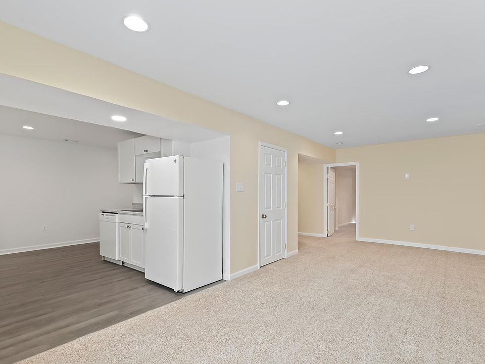 1st image of 10205 Waterford Dr