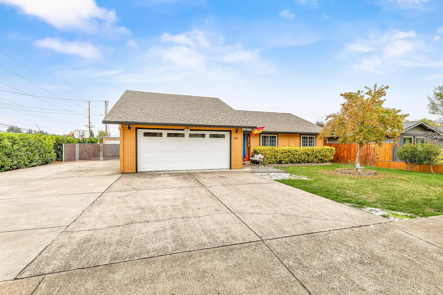 1801 Pinedale St photo 1
