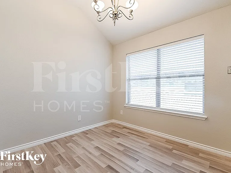 1731 Reynolds St — Photo 6