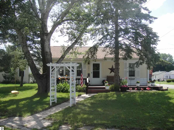 321 State St SW, Oscoda, MI 48750