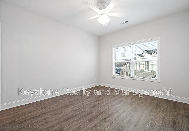 760 Tracy Ln #A104 — Photo 9