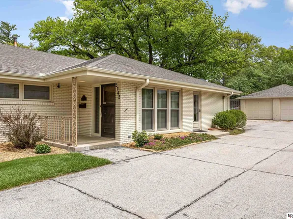 3242 S 39th St, Lincoln, NE 68506