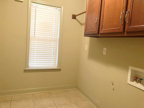 4th image of 39 Maggy Ct