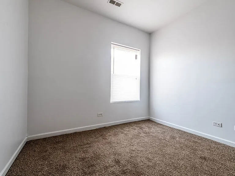 447 N Austin Blvd — Photo 16