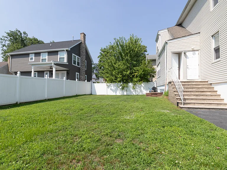 563 Spruce Ave #1 — Photo 13
