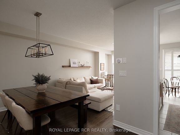 5th image of 18 Cedarcrest St
