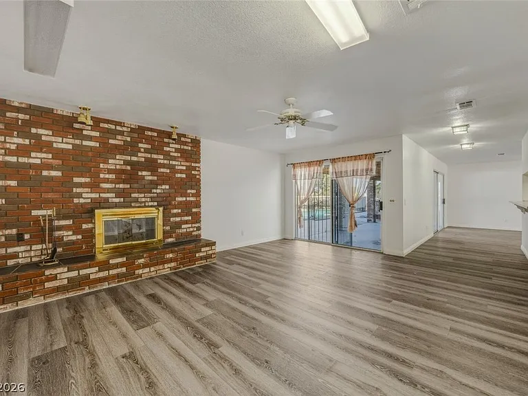 6760 W Oakey Blvd — Photo 16