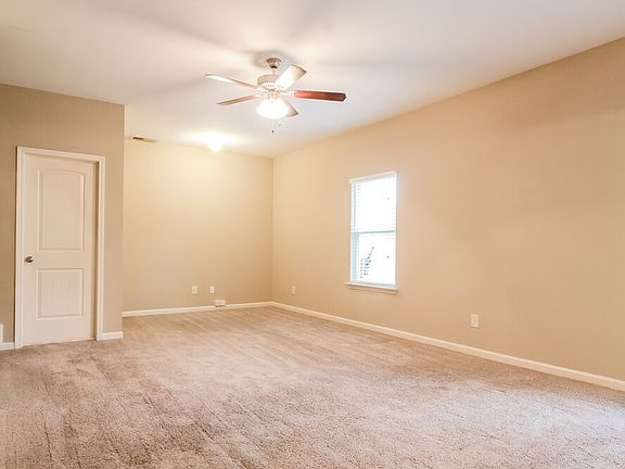 4th image of 107 Crescent Woode Way