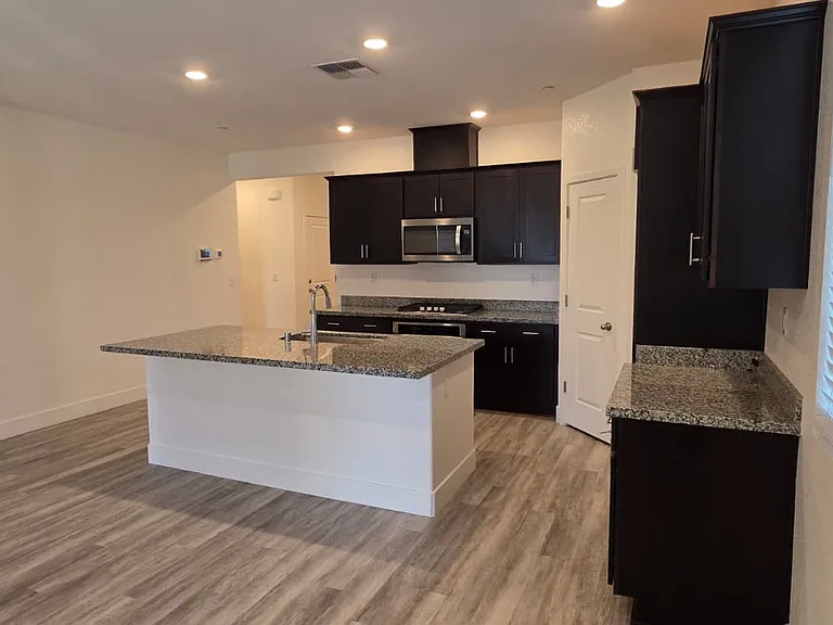 816 Loon St — Photo 6
