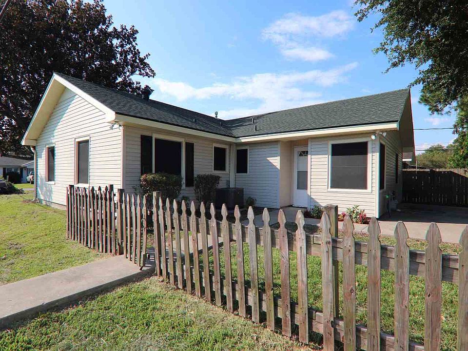 1st image of 2353 1st St