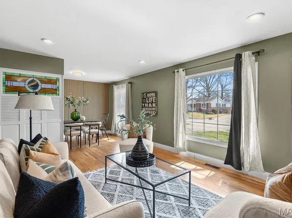 2175 Somerset Dr, Florissant, MO 63033