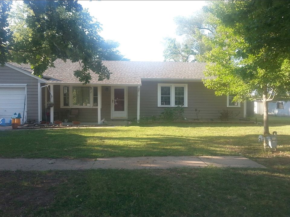 1st image of 604 W Grand Ave