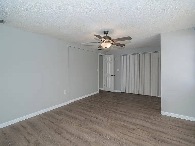7911 Foxwood Dr — Photo 18