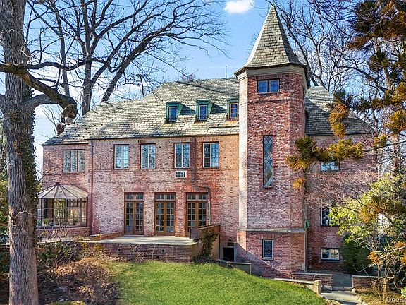 2nd image of 60 Wildwood Road