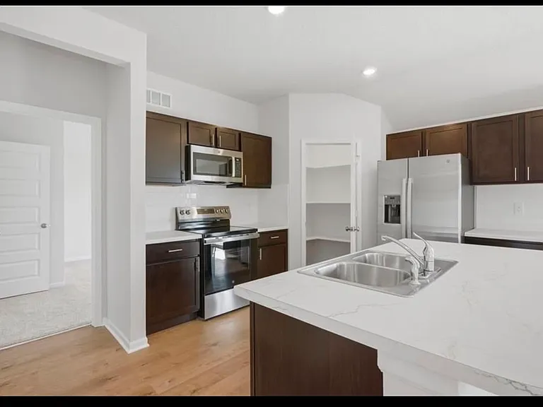 877 N Buckeye St — Photo 4