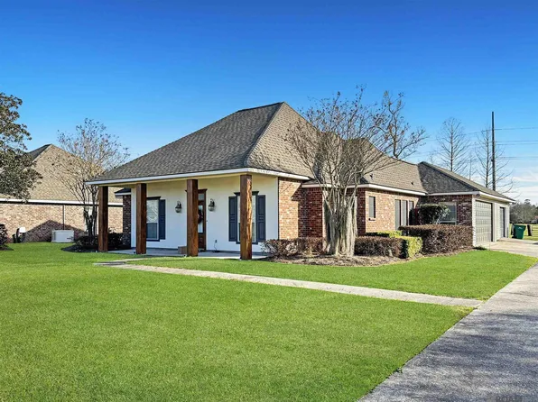 8778 Wyeth Dr, Denham Springs, LA 70706