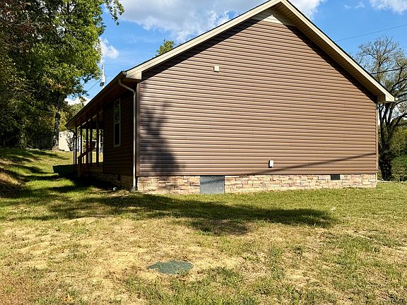 5th image of 1019 Topton Rd