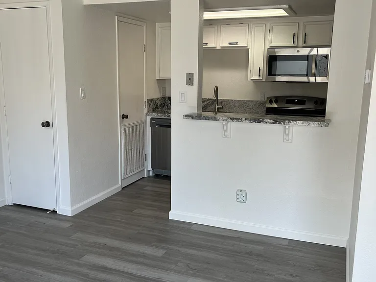 3701 Colonial Dr #30 — Photo 3