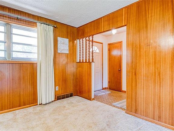 3rd image of 521 SW 57th St