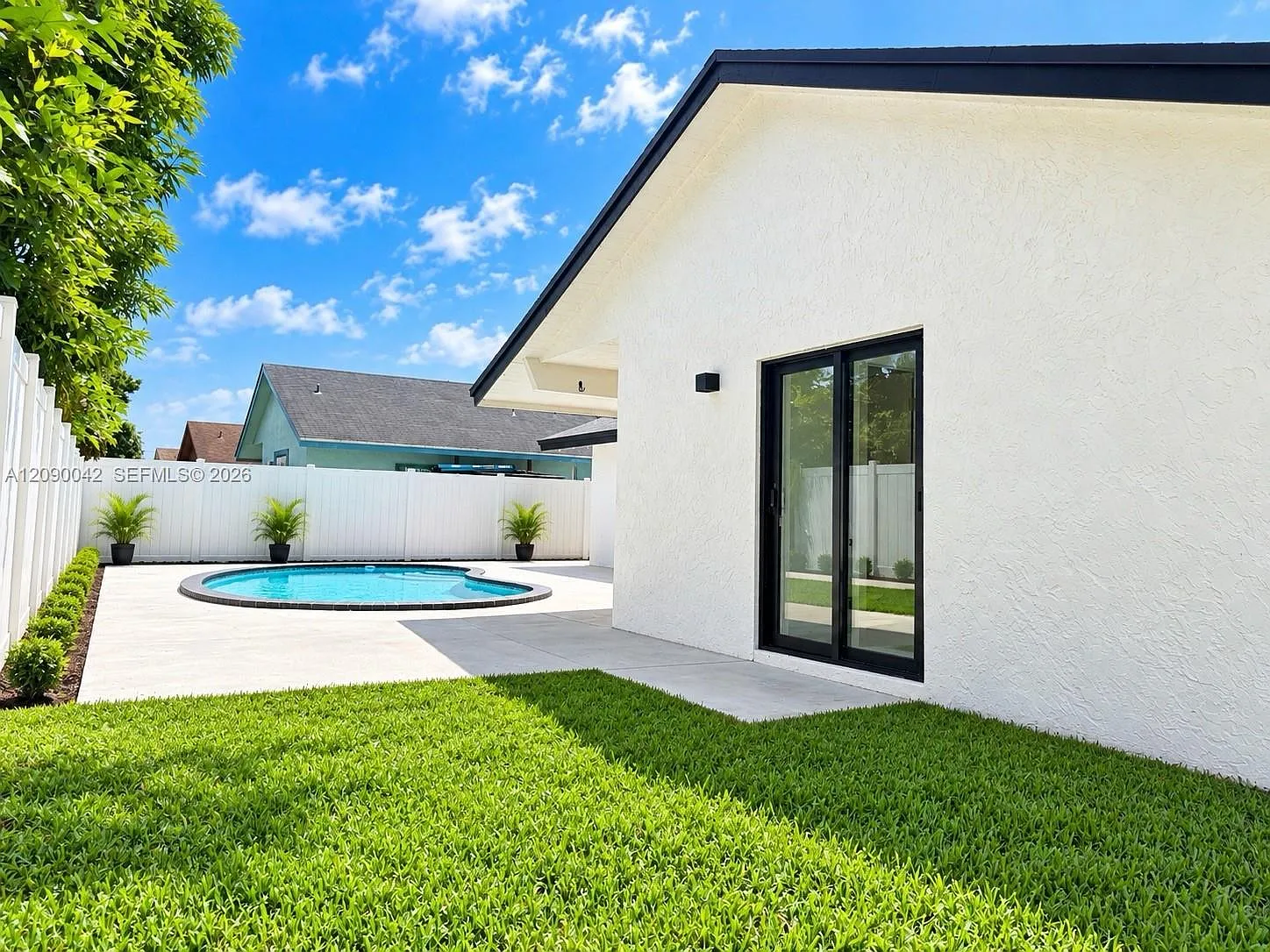 North Lauderdale Village — Photo 4