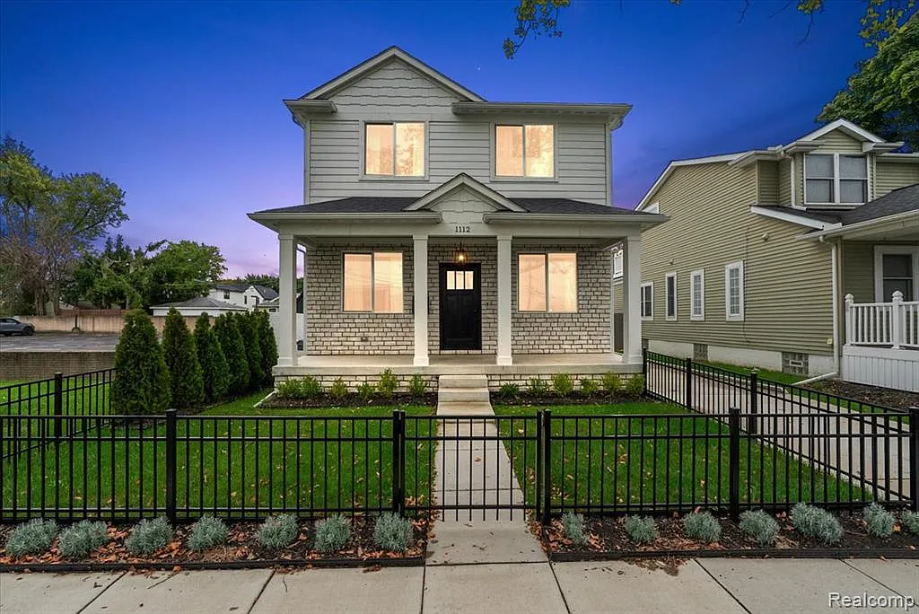 4 bed, 2.5 bath, 2328 sqft, $7,500 — Photo 1