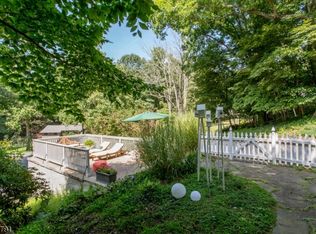 4 Hickory Hollow Ln, Blairstown, NJ 07825