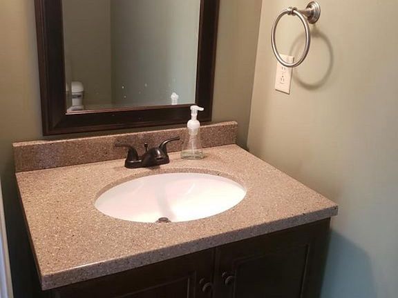 4th image of 304 Magnolia Cir