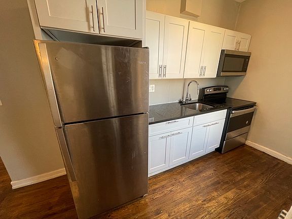 3rd image of 2876 Jerome Ave #3F