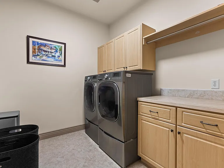 1112 W Main St #406 — Photo 33