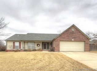 25 Fox Run Cir, Jenks, OK 74037