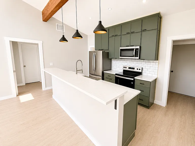 180 Mountain Shadows Dr — Photo 2