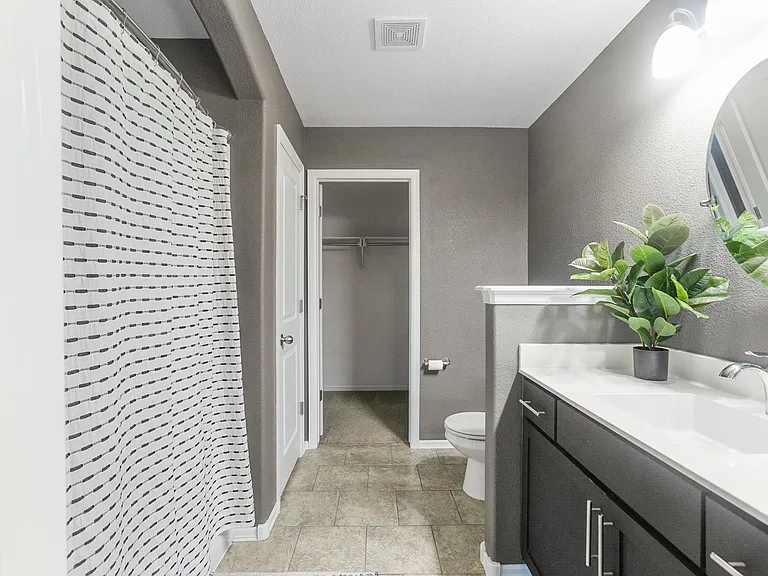 3308 W Charlotte St — Photo 11