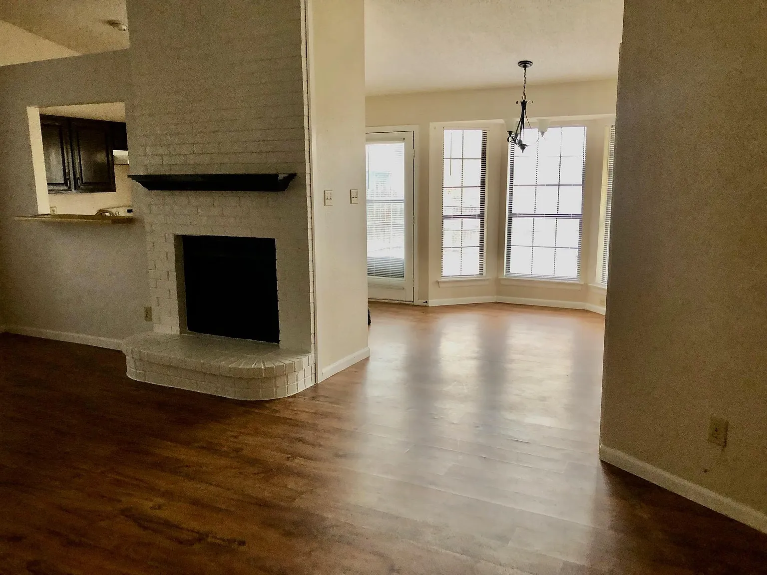 3 bed, 1266 sqft, $2,100 — Photo 3