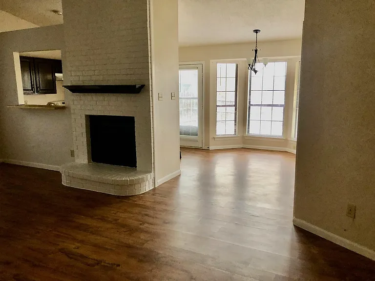 615 Valley Spring Dr — Photo 3