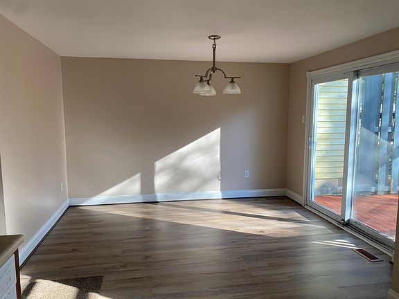 4th image of 13 Bon Oak Ct