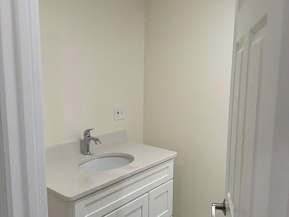 2nd image of 1618 Main St Floor 1